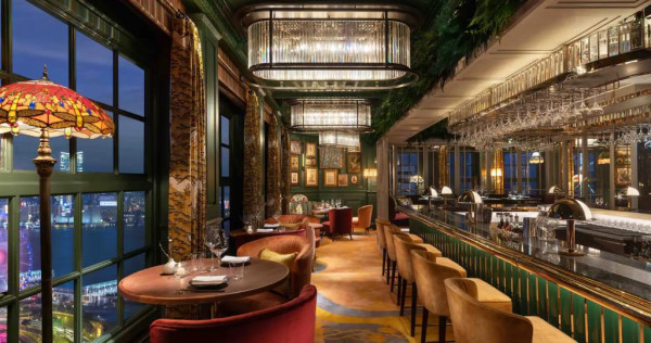 香港文華東方酒在2021年新開了一間日本居酒屋「The Aubrey」，該餐廳位於酒店頂樓，提供精緻日式料理、手工雞尾酒及烈酒，而且享有全景城市景觀，令人印象深刻。圖片來源：香港文華東方酒店