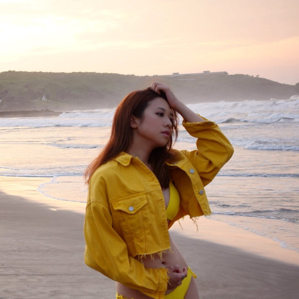 前港姐冠軍離巢後沙灘大解放！比堅尼晒噴血身材畫面養眼！ 