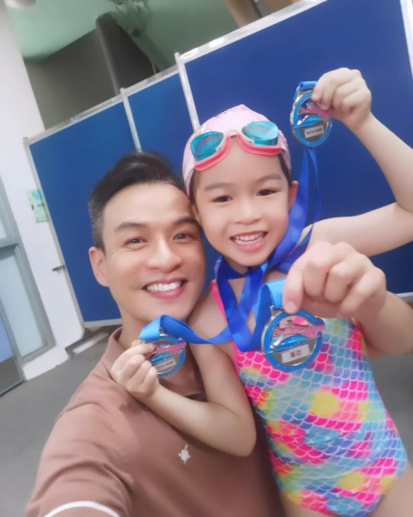 TVB「御用師奶」李漫芬哥哥原來係機師 書展出書獲全家總動員支持 