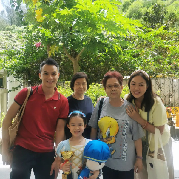 TVB「御用師奶」李漫芬哥哥原來係機師 書展出書獲全家總動員支持 