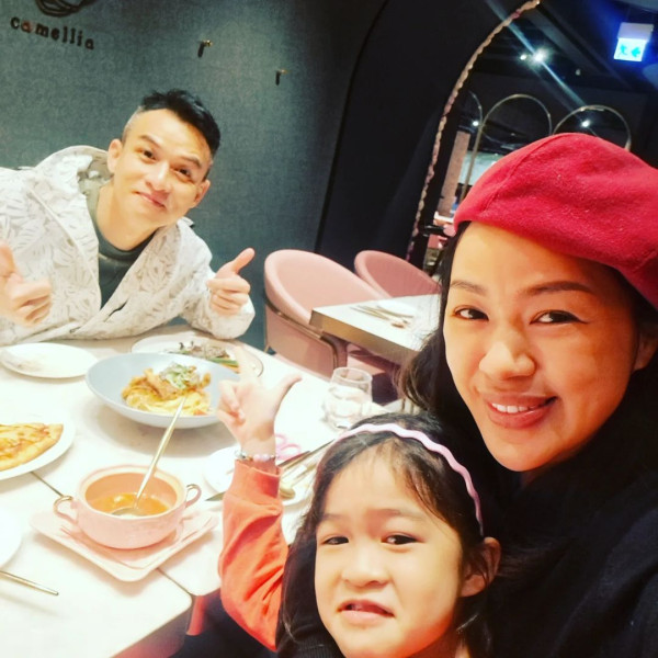 TVB「御用師奶」李漫芬哥哥原來係機師 書展出書獲全家總動員支持 