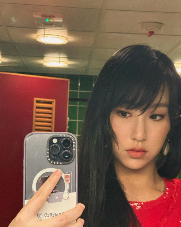 最近傳出有內地公司以天價邀請炎明熹過檔,有知情人士爆料,對方開出的條件非常吸引,除了以高薪邀請過檔、日後將會有可觀的收入之外,還承諾會將炎明熹培養成「G.E.M. 2.0」。圖片來源:IG@yiminghay 最近傳出有內地公司以天價邀請炎明熹過檔,有知情人士爆料,對方開出的條件非常吸引,除了以高薪邀請過檔、日後將會有可觀的收入之外,還承諾會將炎明熹培養成「G.E.M. 2.0」。圖片來源:IG@yiminghay