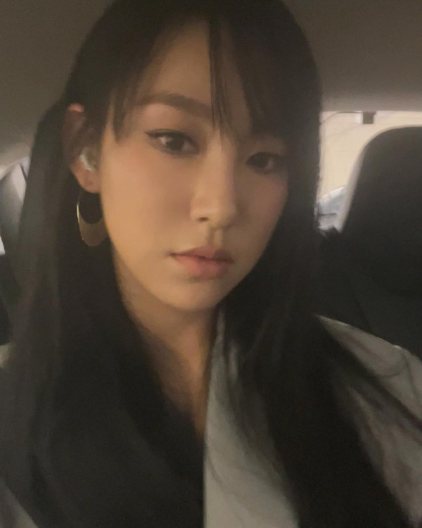 最近傳出有內地公司以天價邀請炎明熹過檔,有知情人士爆料,對方開出的條件非常吸引,除了以高薪邀請過檔、日後將會有可觀的收入之外,還承諾會將炎明熹培養成「G.E.M. 2.0」。圖片來源:IG@yiminghay 最近傳出有內地公司以天價邀請炎明熹過檔,有知情人士爆料,對方開出的條件非常吸引,除了以高薪邀請過檔、日後將會有可觀的收入之外,還承諾會將炎明熹培養成「G.E.M. 2.0」。圖片來源:IG@yiminghay