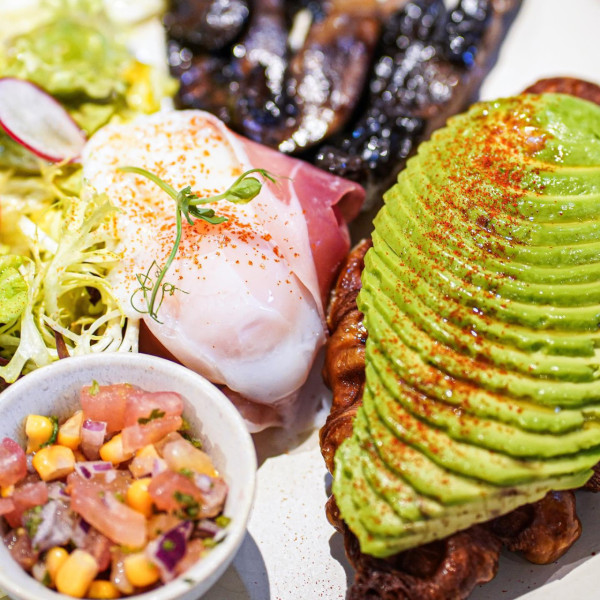 鰂魚涌美食2026︱逾10間鰂魚涌美食推介 厚切牛舌／手工意粉／醬油沾麵／麻糬泡芙／拿破崙蛋撻