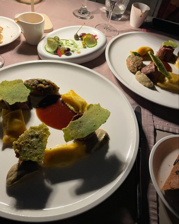 聲夢小花熱愛旅行曬希臘靚相 2年前辭職從加拿大返港追夢 