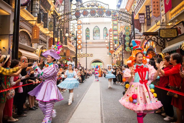 佛山爆紅新景區「廣東千古情」 70年代復古街區/超過20個特色劇院及表演場地/實景騷 
