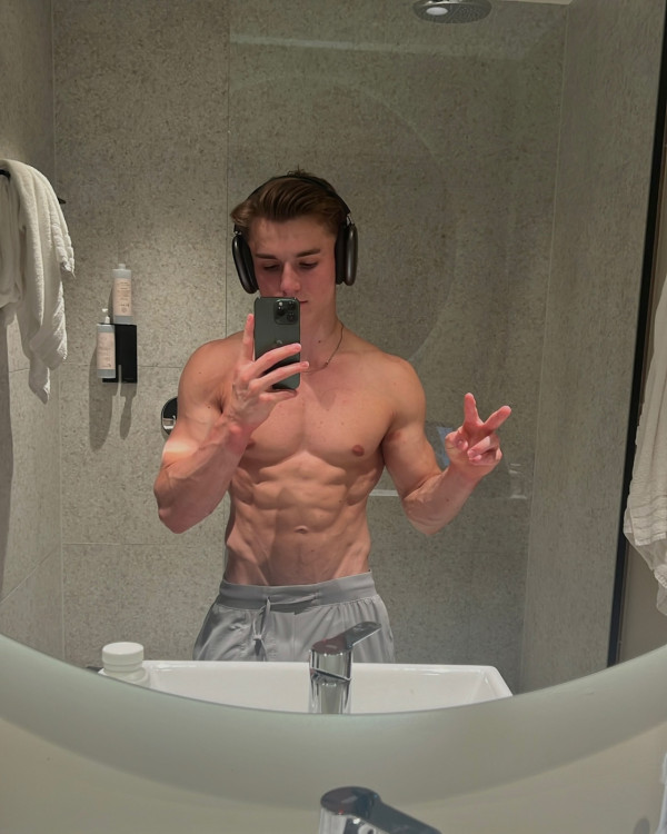 2024巴黎奧運男神運動員3. 加拿大體操運動員 Felix Dolci