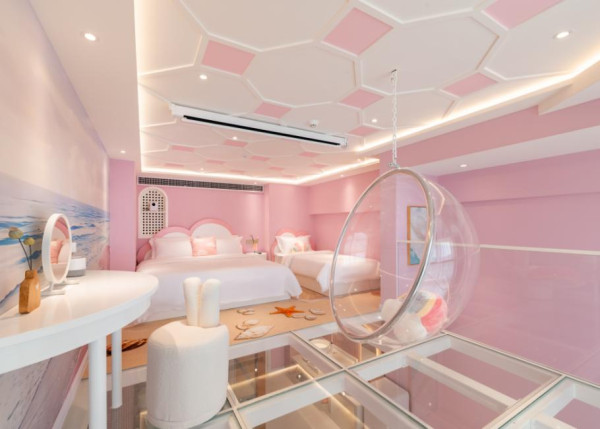 珠海海洋密碼美宿酒店的粉紅色夢幻房間