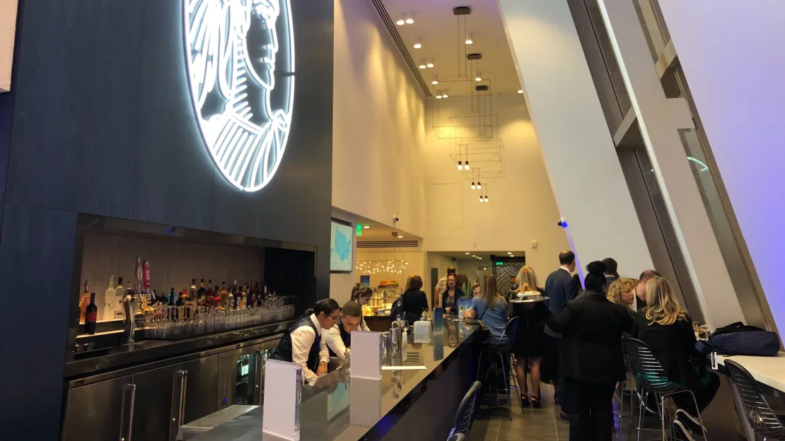 港男做錯1事被惡作劇取消機票 航空公司咁處理結局反轉 揚言回港會報警！ 