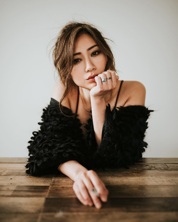 36歲TVB離巢女星譚嘉儀暢遊夏威夷 晒桃紅色泳衣美照 火辣身材震驚網民：好Sharp好正 