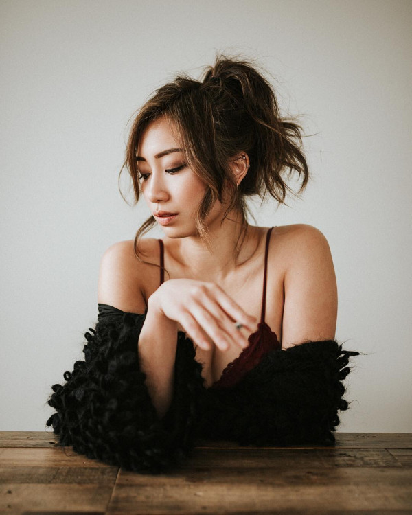 36歲TVB離巢女星譚嘉儀暢遊夏威夷 晒桃紅色泳衣美照 火辣身材震驚網民：好Sharp好正 