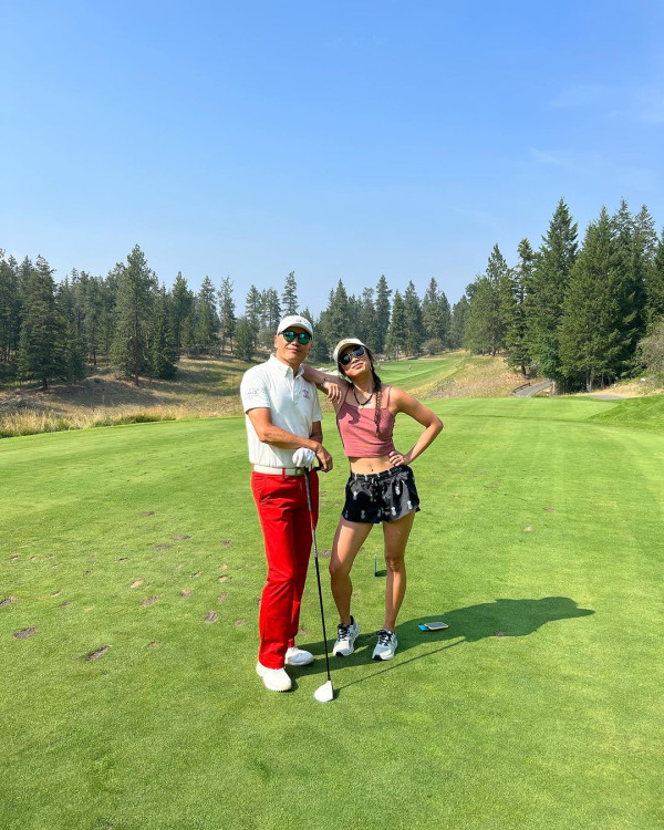 36歲TVB離巢女星譚嘉儀暢遊夏威夷 晒桃紅色泳衣美照 火辣身材震驚網民：好Sharp好正 