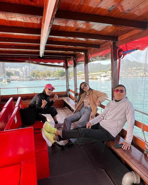 36歲TVB離巢女星譚嘉儀暢遊夏威夷 晒桃紅色泳衣美照 火辣身材震驚網民：好Sharp好正 