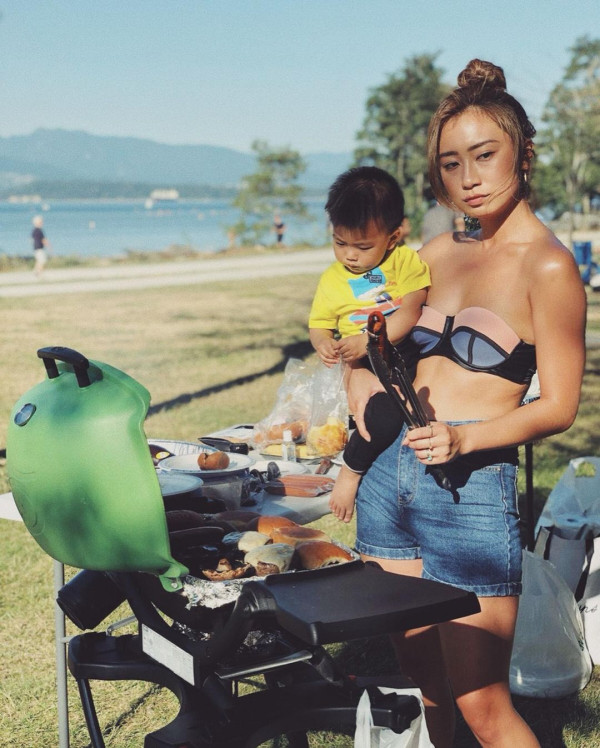 36歲TVB離巢女星譚嘉儀暢遊夏威夷 晒桃紅色泳衣美照 火辣身材震驚網民：好Sharp好正 