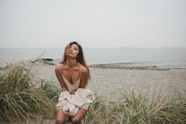 鄭俊弘夫妻帶罕病兒子遊布吉 何雁詩藍色泳衣上陣曬驕人上圍