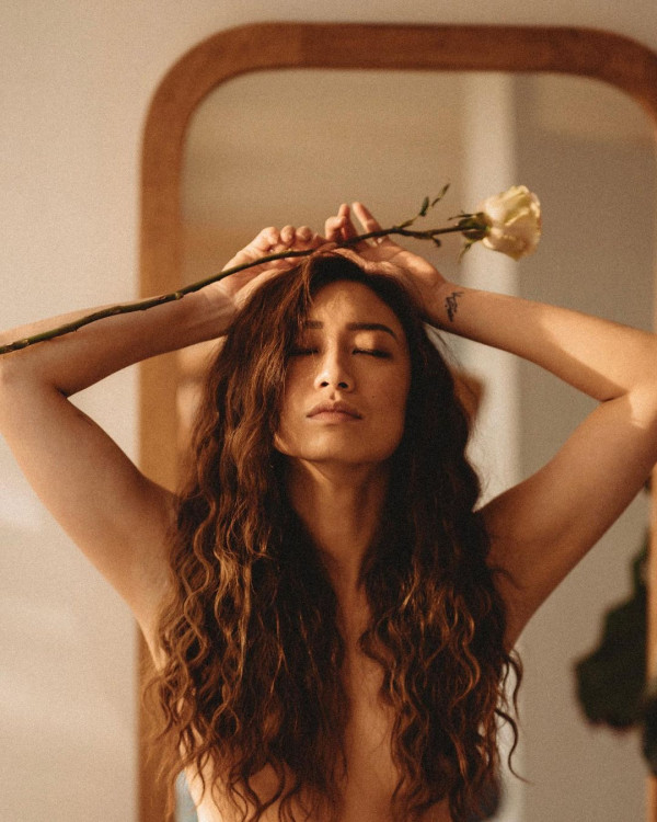 鄭俊弘夫妻帶罕病兒子遊布吉 何雁詩藍色泳衣上陣曬驕人上圍