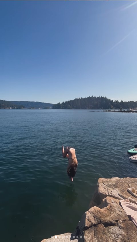 鄭俊弘夫妻帶罕病兒子遊布吉 何雁詩藍色泳衣上陣曬驕人上圍