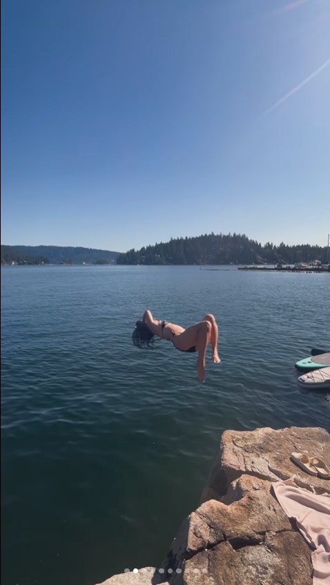 鄭俊弘夫妻帶罕病兒子遊布吉 何雁詩藍色泳衣上陣曬驕人上圍