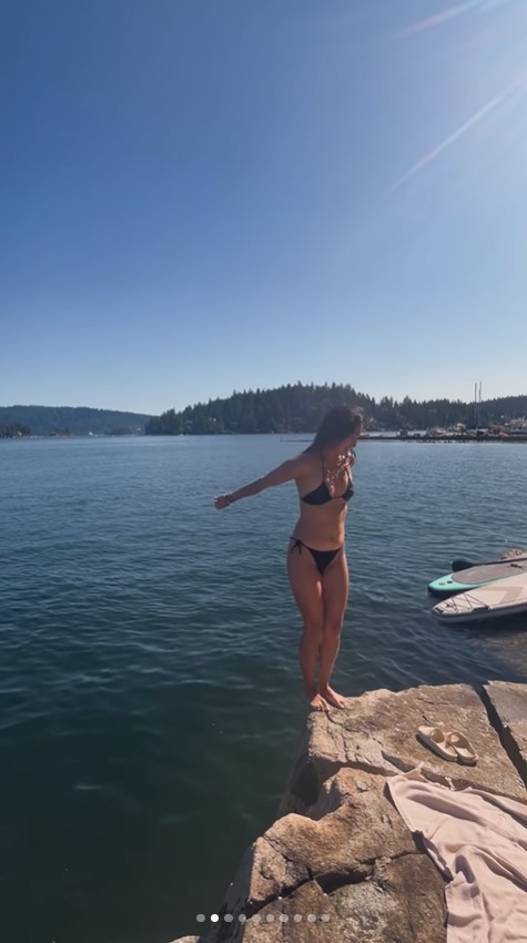 鄭俊弘夫妻帶罕病兒子遊布吉 何雁詩藍色泳衣上陣曬驕人上圍