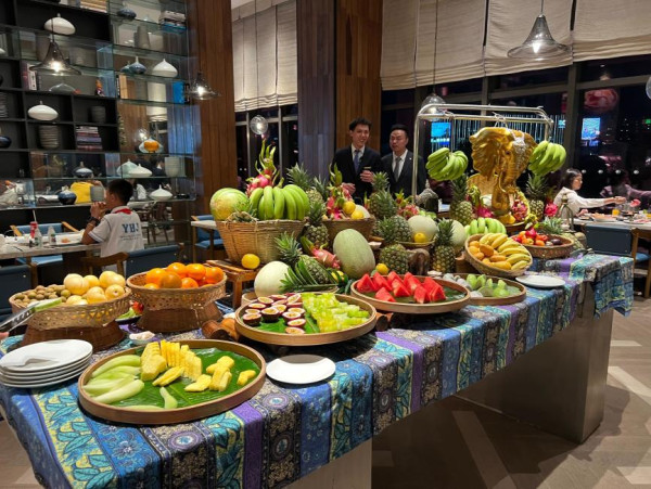 深圳龍華希爾頓逸林酒店 午、晚自助餐