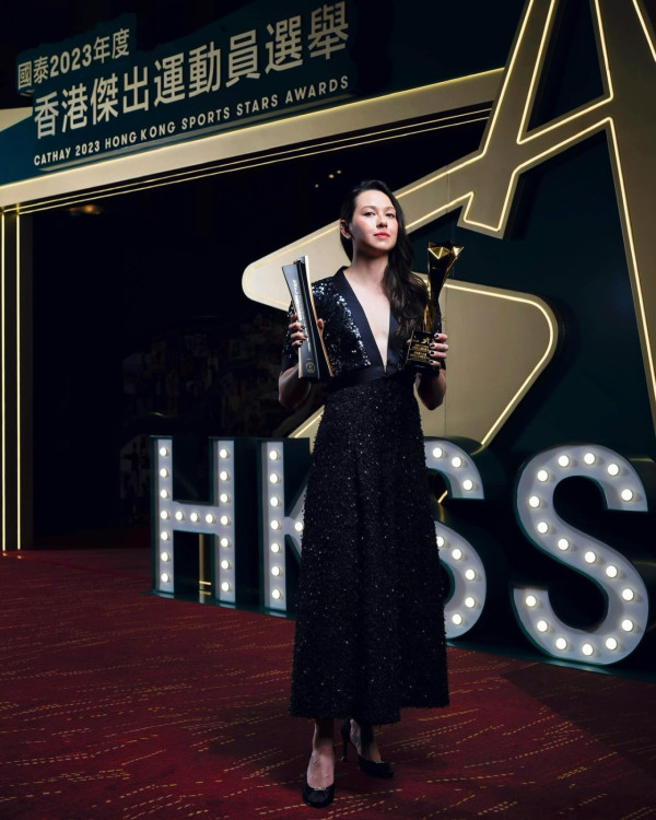 奧運選手紅毯造型|2. 何詩蓓