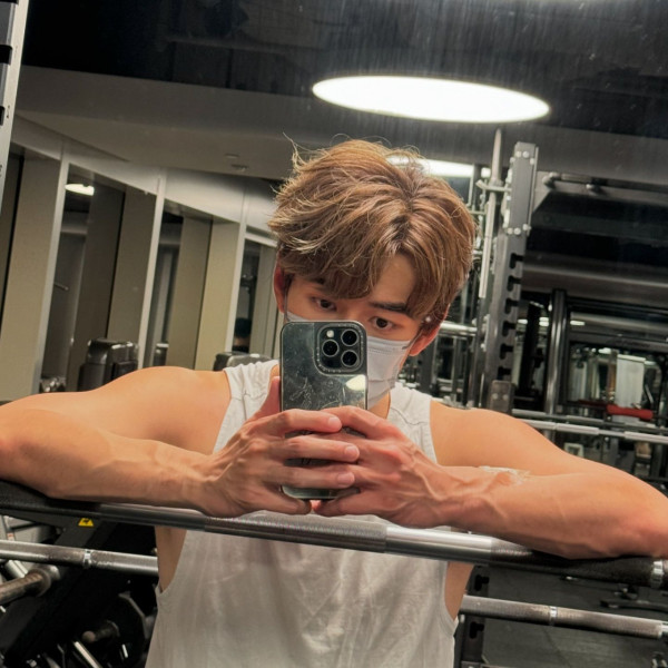 Jeffrey身穿「阿伯底衫」被地鐵偶遇