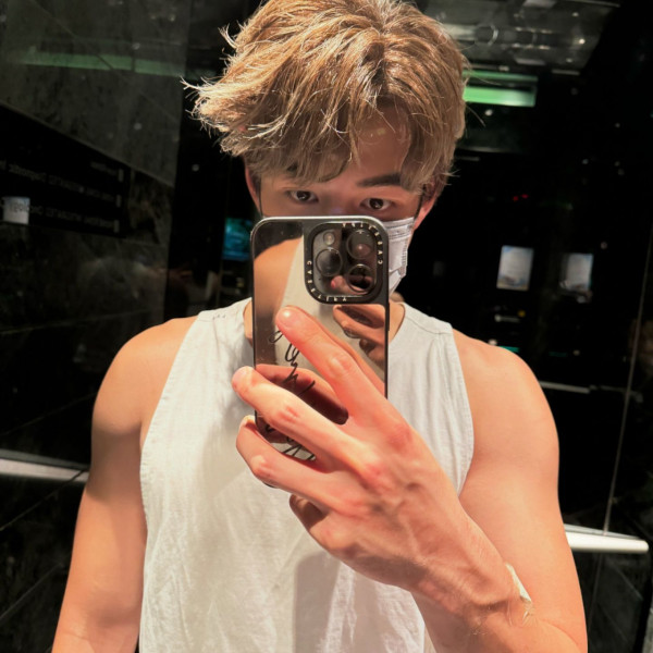 Jeffrey身穿「阿伯底衫」被地鐵偶遇