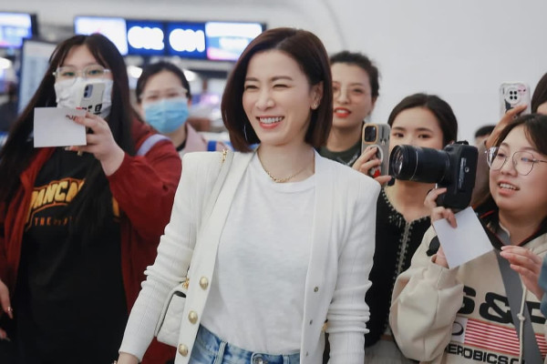 最美視后「短休復工」近距離生圖流出!一舉動獲一面倒好評 網民:當她粉絲幸福