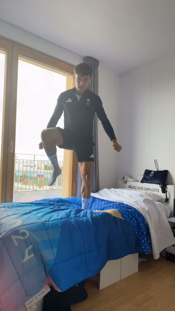 奧運村紙板床為禁慾而設？英國跳水王子Tom Daley開箱實測 