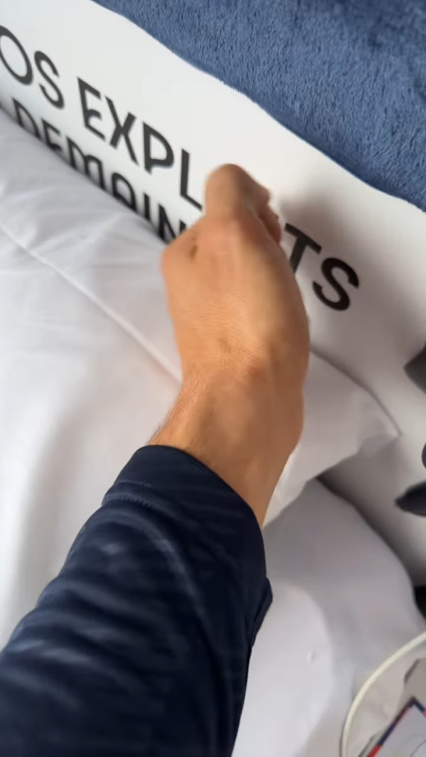 奧運村紙板床為禁慾而設？英國跳水王子Tom Daley開箱實測 