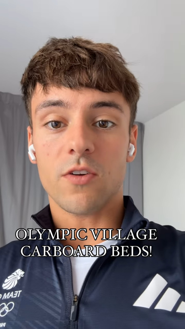 奧運村紙板床為禁慾而設？英國跳水王子Tom Daley開箱實測 