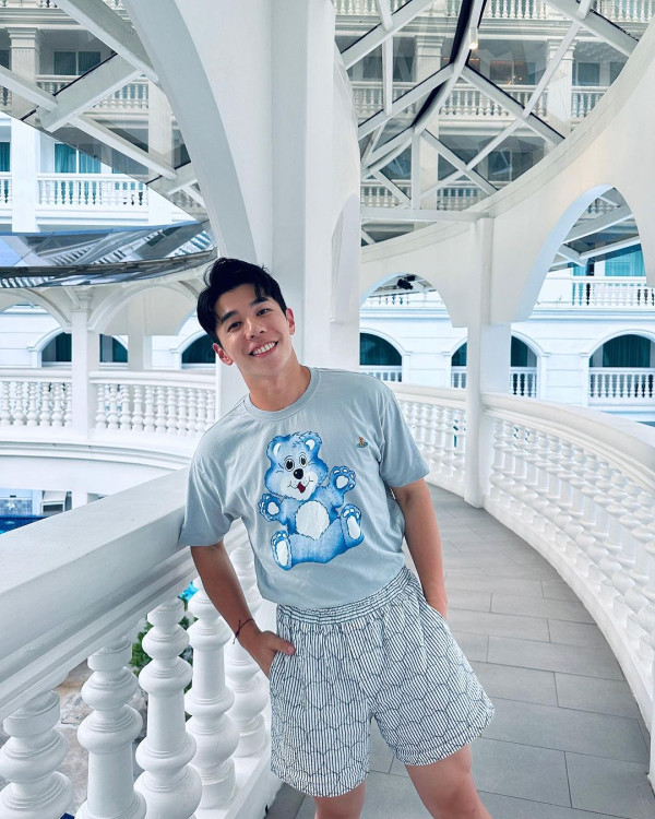 「大表嫂」李炘頤美國比堅尼曬零贅肉身材 撇甩男友Stanley 與TVB藝人好友遊迪士尼 