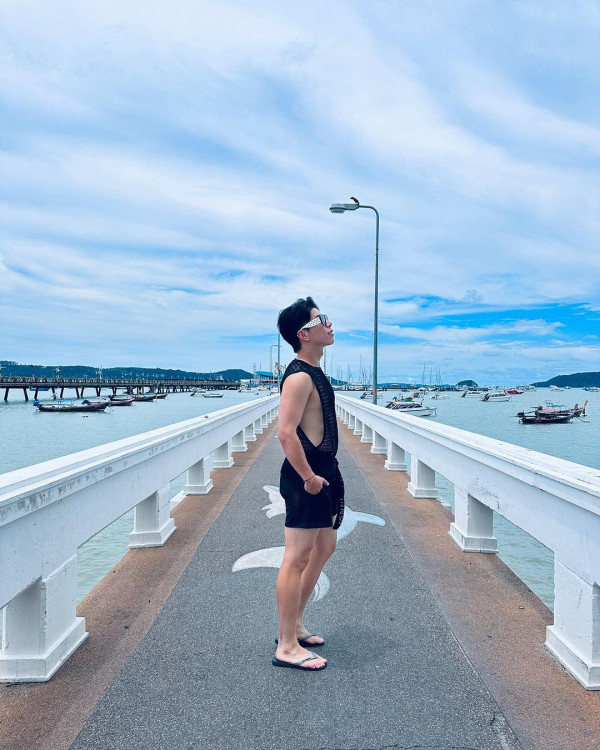 「大表嫂」李炘頤美國比堅尼曬零贅肉身材 撇甩男友Stanley 與TVB藝人好友遊迪士尼 