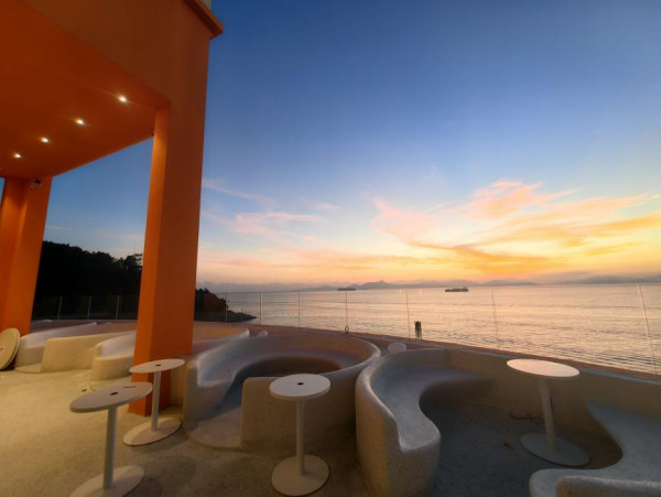 深圳南澳阿卡那拉琉璃海度假區！無敵大海景露台房/巖洞峼白酒吧 