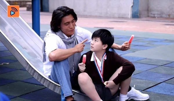 馬德鐘父子遊佛山被網友巧遇 兒子馬在驤外貌再成焦點 被嘲反似老竇 