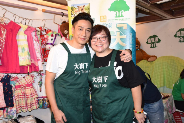 45歲前TVB小生 內地被簇擁群情洶湧 不停重複一字竟被以為是粗口 