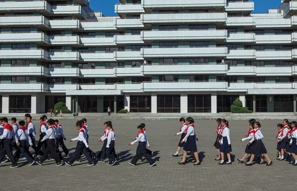 俄羅斯男孩參加北韓夏令營！爆玩一款「倉鼠摧毀白宮」遊戲 