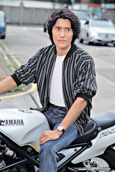 馬德鐘父子遊佛山被網友巧遇 兒子馬在驤外貌再成焦點 被嘲反似老竇 