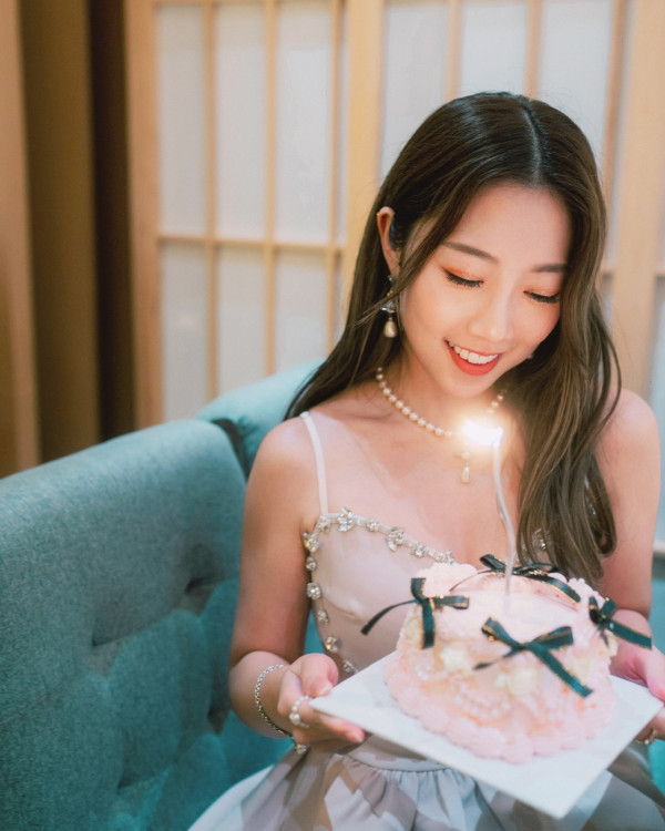 前J2咪神大曬噴血出浴照惹人遐想！邪惡角度浴缸自拍力谷新旅遊節目 