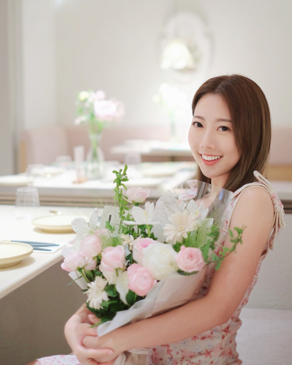 前J2咪神大曬噴血出浴照惹人遐想！邪惡角度浴缸自拍力谷新旅遊節目 