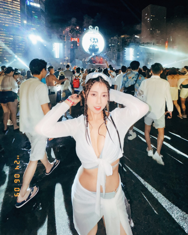 前J2咪神大曬噴血出浴照惹人遐想！邪惡角度浴缸自拍力谷新旅遊節目 