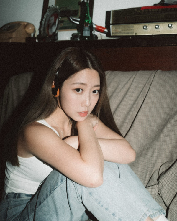 陳庭欣罕晒火辣泳衣相玩透視！洶湧胸形畢露震撼網民眼球！ 