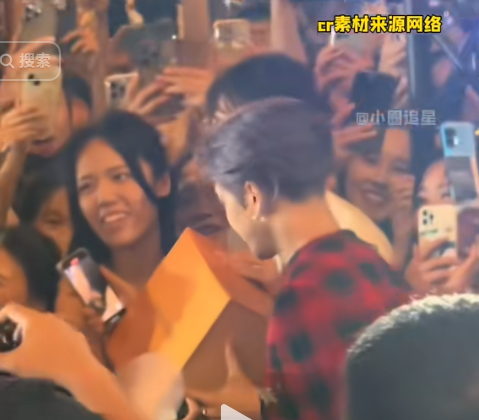 丁子朗備受TVB力捧返內地拍劇 與頂級男神合照惹網友羨慕!