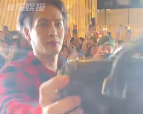 丁子朗備受TVB力捧返內地拍劇 與頂級男神合照惹網友羨慕!