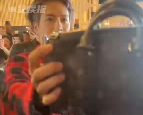 丁子朗備受TVB力捧返內地拍劇 與頂級男神合照惹網友羨慕!