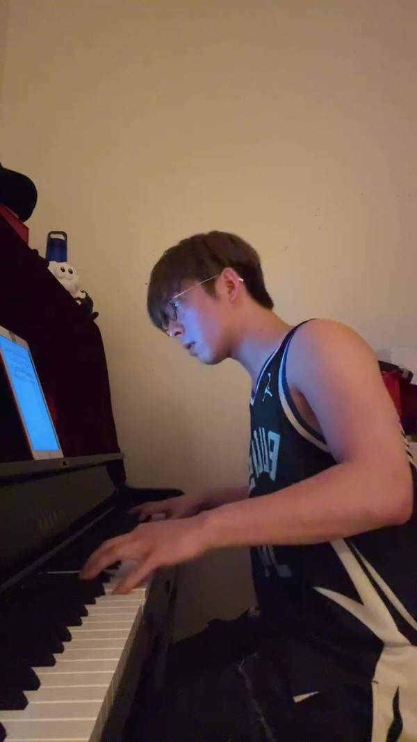 Edan林明禎台灣夜市行街被斷正？ 戀情疑曝光 網友反應兩極 