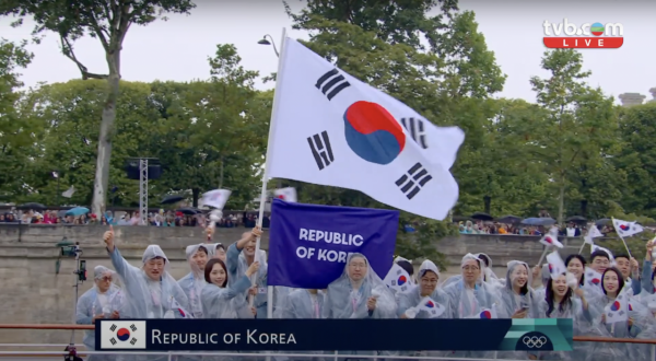 巴黎奧運｜開幕禮發生2大國際級尷尬場面！五環旗倒掛、南韓代表團變北韓 