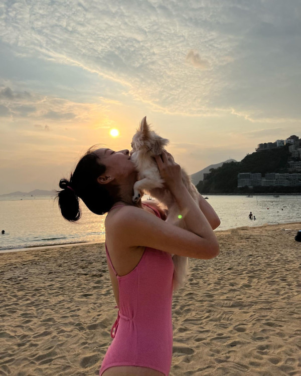 陳瀅歐遊白色比堅尼晒蜜桃臀 陳瀅歐遊白色比堅尼晒蜜桃臀