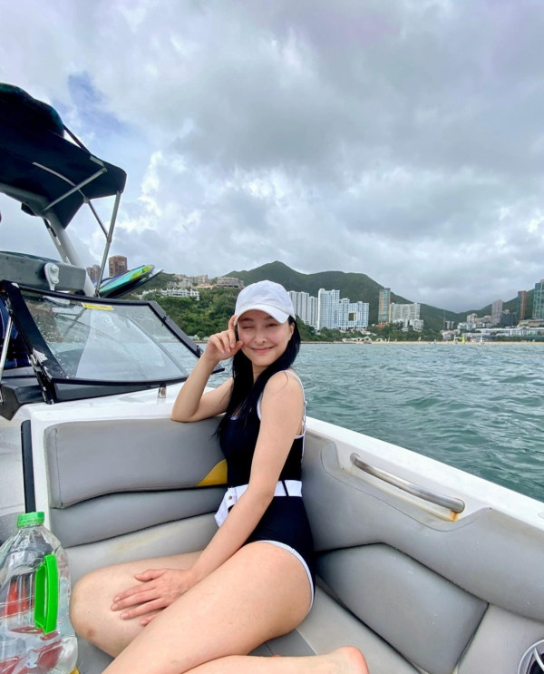 陳瀅歐遊白色比堅尼晒蜜桃臀 陳瀅歐遊白色比堅尼晒蜜桃臀