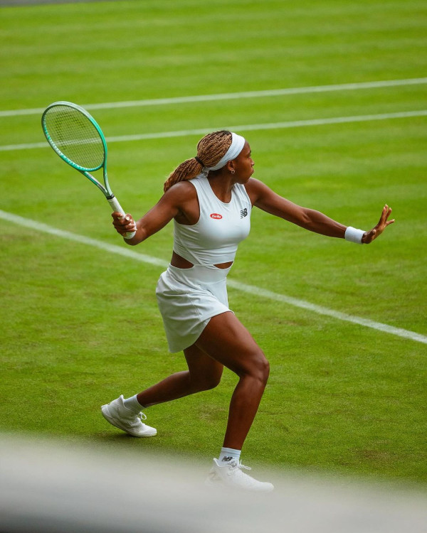 巴黎奧運|肚腩大叔突跳落比賽泳池!全場拍手獲封英雄